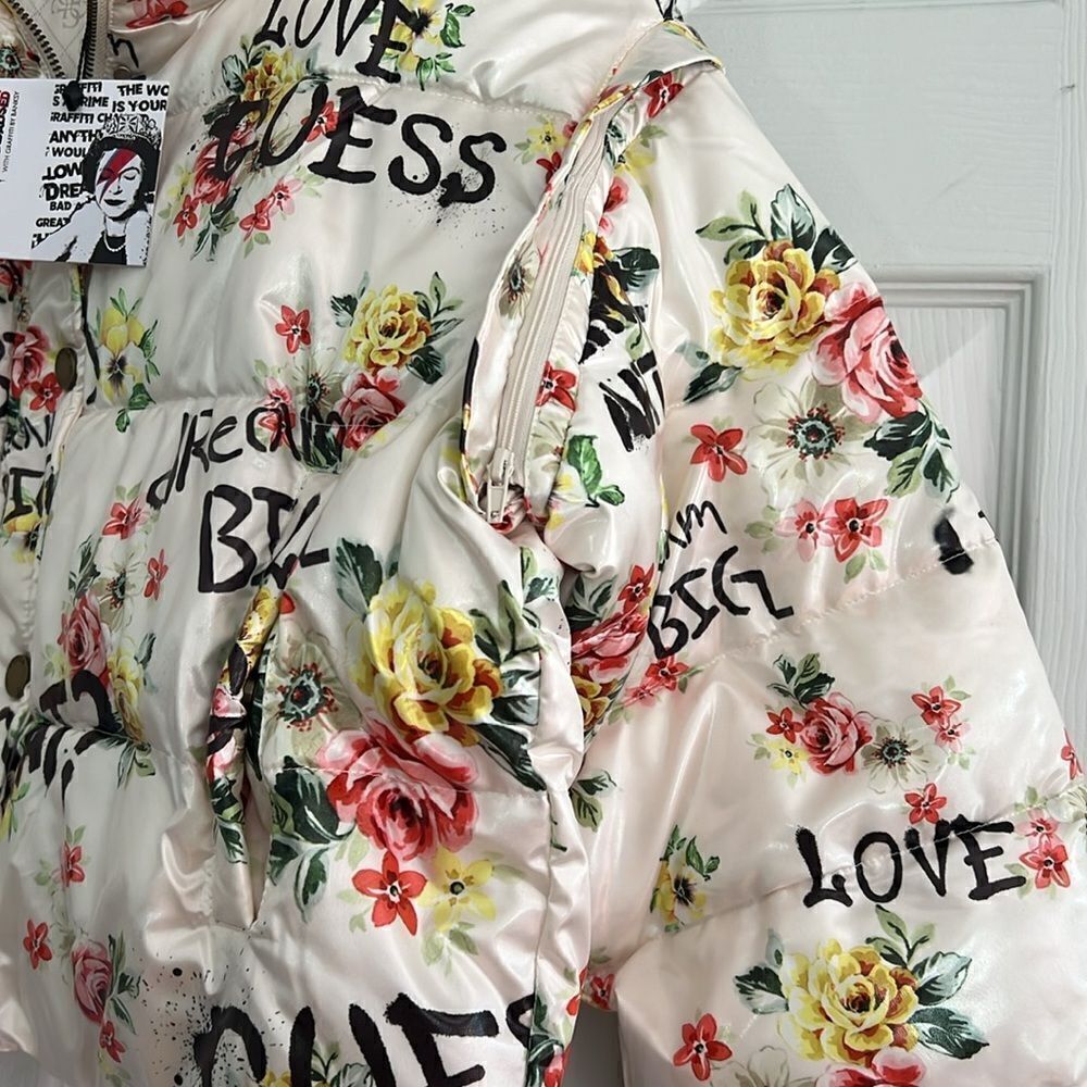 NWT GUESS x Brandalised Wilde Floral Graffiti Puffer Vest Convertible Jacket - Picture 11 of 15
